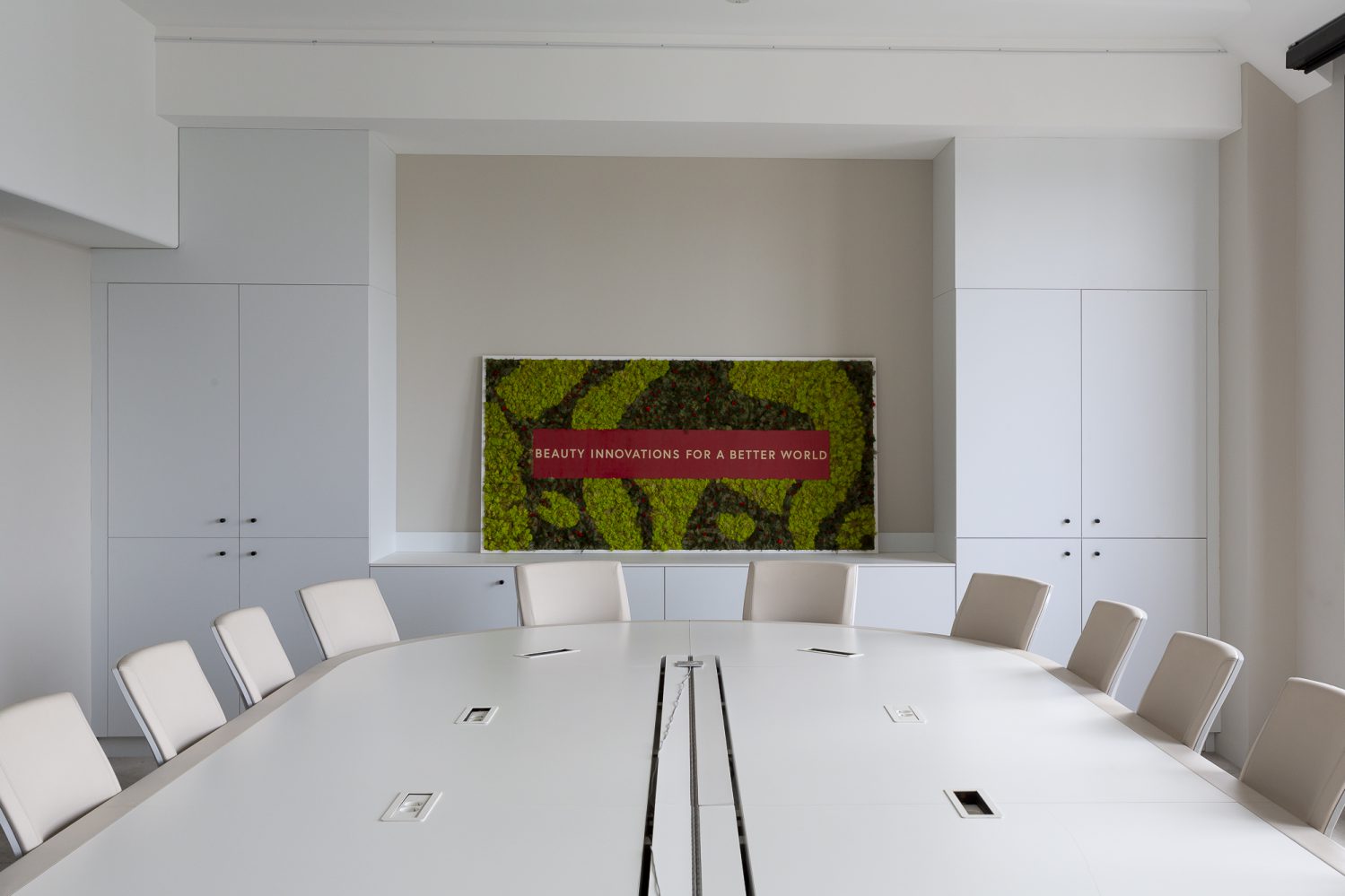 Salle de réunion dans les bureaux de Shiseido EMEA à Paris